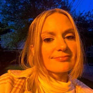 Meet your Posher, Hillary